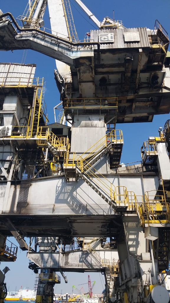 Crane – 25 Ton Capacity