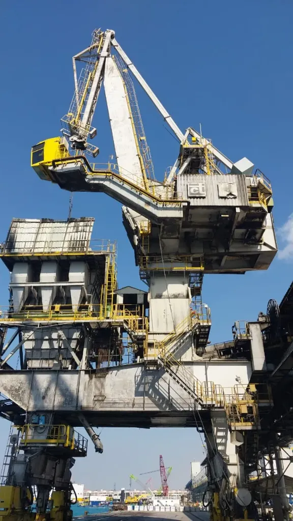 Crane – 25 Ton Capacity