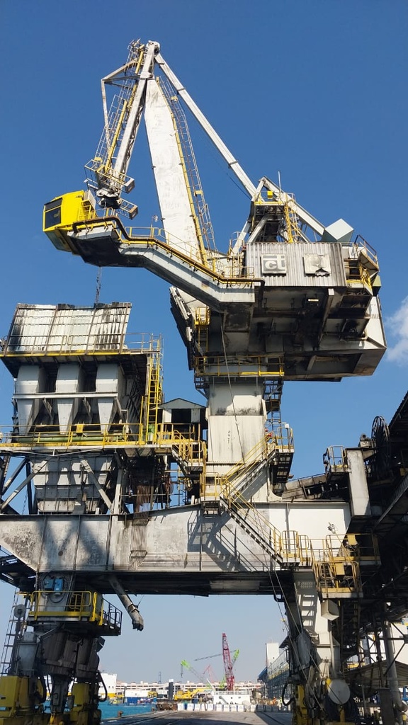 Crane – 25 Ton Capacity
